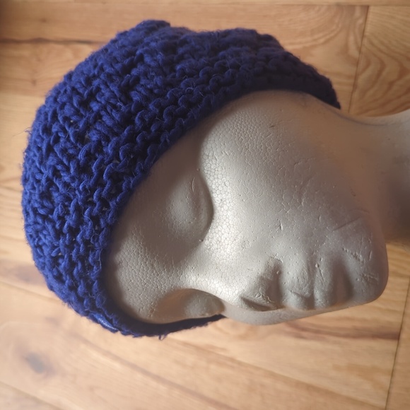 Burton. Women's Heavy-Knit. 'Big Bertha' Beanie | Toque. - Picture 2 of 6